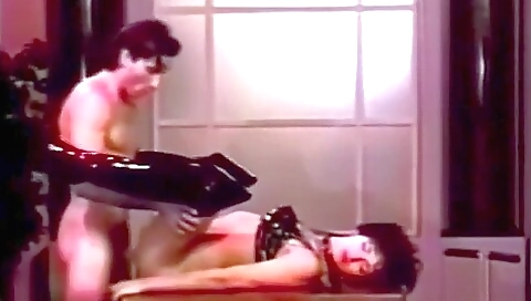 Older women ass fucked by a young dick in a vintage scene