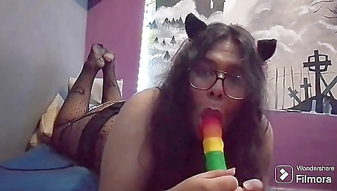 Trans girl fucks herself on a huge dildo in amateur porn