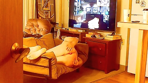 Amateur with a big ass enjoys her ass and gets it fucked hard