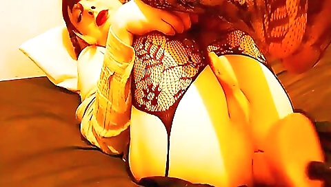 Sexy brunette gets fucked with the machine and it makes her anal hard