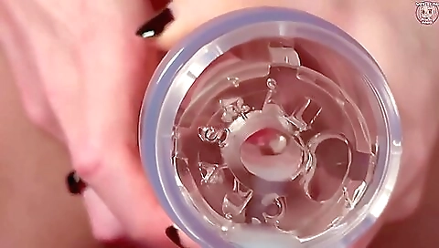 Amateur solo cumshot shot with a sexy girl sucking a cock